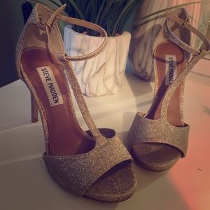 ✨✨STEVE MADDEN SIZE 6 HEELS✨✨
